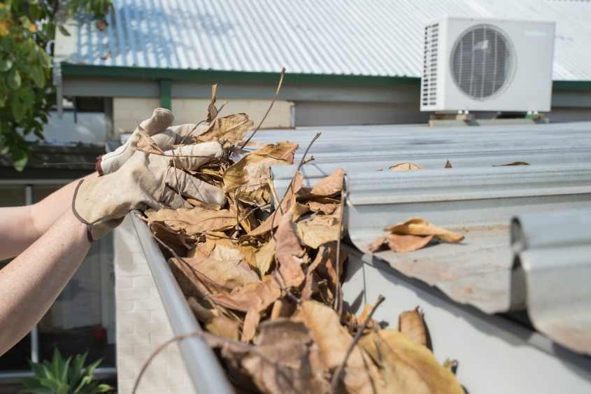 Cleaning gutters